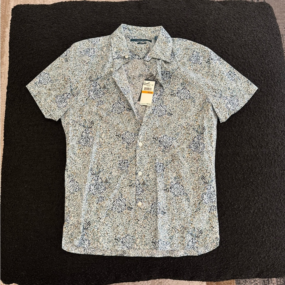 NWT Perry Ellis Blue Floral Casual Button Down Shirt Size Small